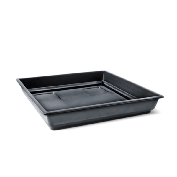 Prato quadrado preto da Nutriplan, número 2, ideal para coletar a água de vasos quadrados e proteger as superfícies.