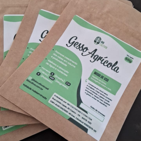 Gesso agrícola 500g, ideal para fortalecer o solo e estimular o crescimento das raízes.
