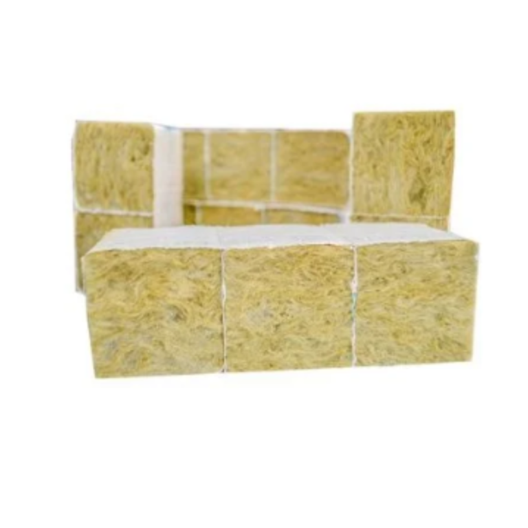 Bloco de lã de rocha 4 x 4 x 4cm, ideal para germinação e cultivo hidropônico.