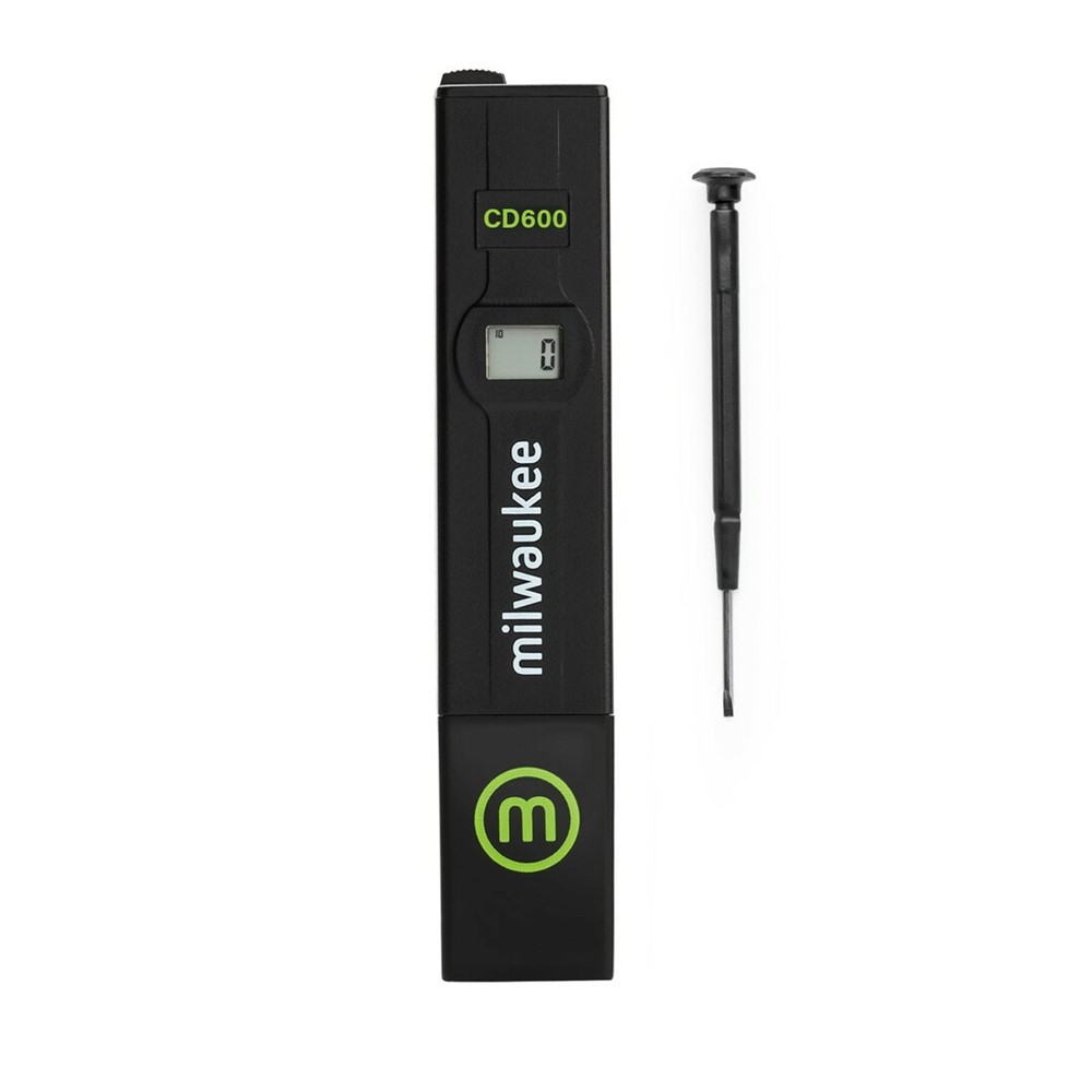 Medidor digital de PPM (Total de Sólidos Dissolvidos) Milwaukee CD600, com compensação automática de temperatura, ideal para monitorar a nutrição em hidroponia.