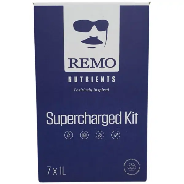 Kit Remo SuperCharged Master Plants 7x1, com sete frascos de 1 litro dos produtos Remo Nutrients (Grow, Bloom, Micro, AstroFlower, Nature's Candy, MagNifiCal, VeloKelp) organizados para exibição.