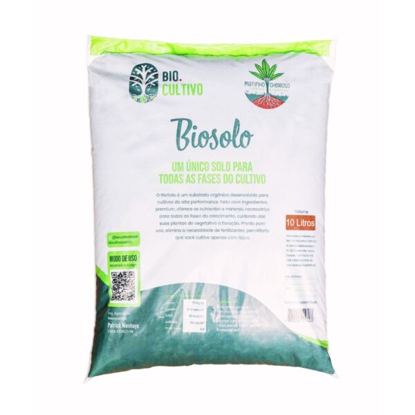 Embalagem de 10 litros do Solo Orgânico BioSolo BioCultivo, destacando sua composição rica com ingredientes naturais como Micorriza, Húmus e Guano.