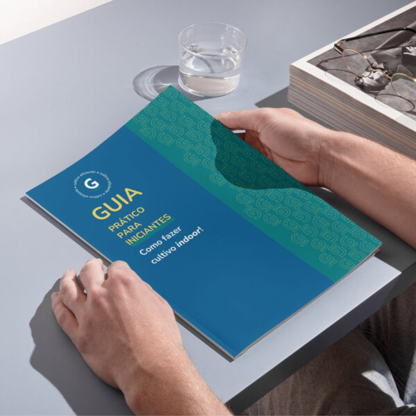 Capa do e-book “Guia do Cultivo Indoor para Iniciantes”, com um design limpo em tons de verde e branco