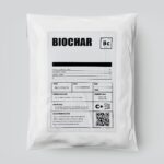 Embalagem de 1kg de Biochar Organo Lab, mostrando o produto em sua forma escura e granulada, com elementos que remetem à saúde do solo e à sustentabilidade.