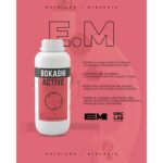 Embalagem de 250ml de Bokashi Organo Lab, mostrando o fertilizante líquido e elementos que remetem a microorganismos, solo fértil e plantas saudáveis.