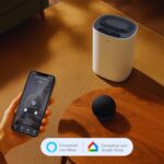 Desumidificador Desidrat Plus 150 Wi-Fi branco e compacto, com painel digital, mostrando umidade relativa e conexão Wi-Fi. Disponível nas versões 110V e 220V.