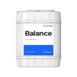 Galão branco do fertilizante Athena Balance com tampa preta e rótulo minimalista azul e cinza característico da marca.