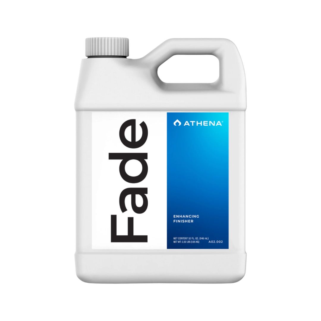 Athena Pro Fade 946ml Galão branco do fertilizante Athena Pro Fade com rótulo cinza e roxo exibindo o nome da linha Pro Line.